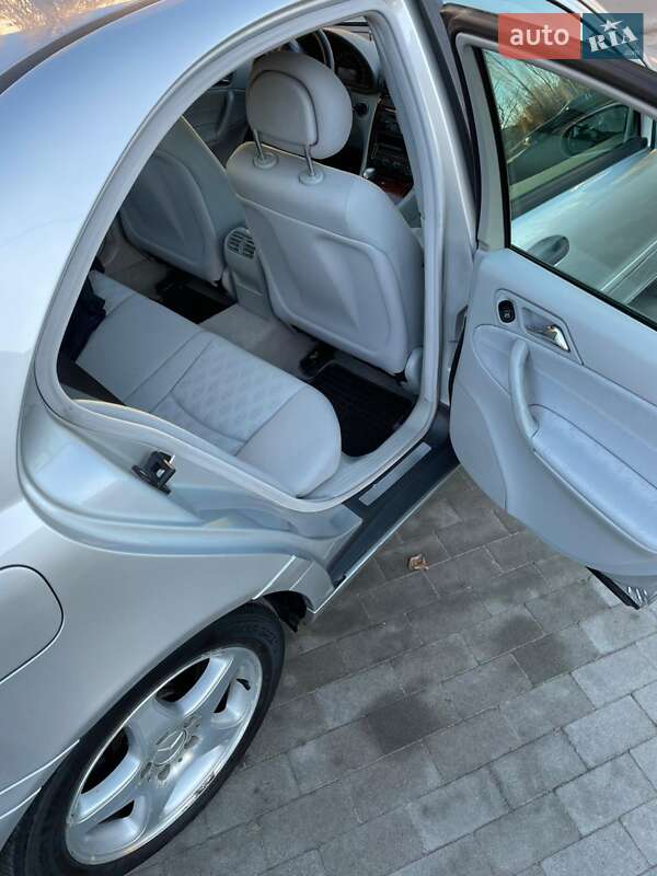 Седан Mercedes-Benz C-Class 2003 в Миколаєві