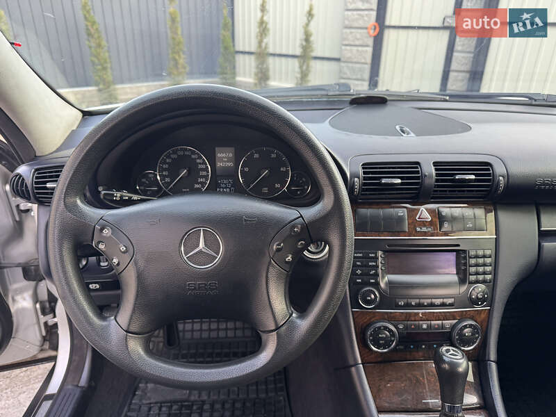 Седан Mercedes-Benz C-Class 2004 в Нетешине фото 31 Седан Mercedes-Benz C-Class 2004 в Нетешине
