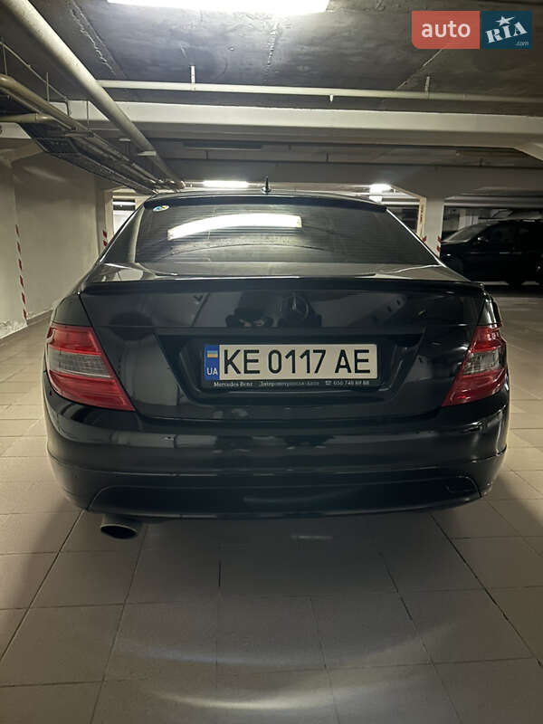 Седан Mercedes-Benz C-Class 2008 в Днепре