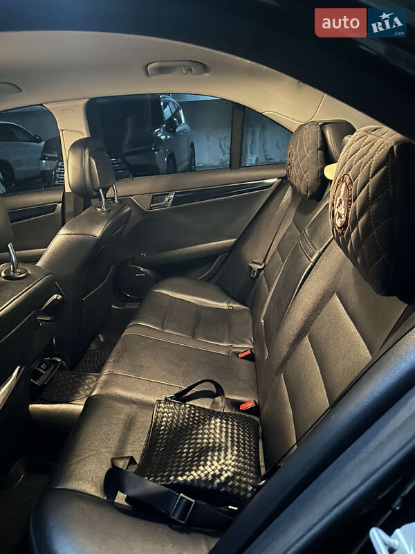 Седан Mercedes-Benz C-Class 2008 в Днепре