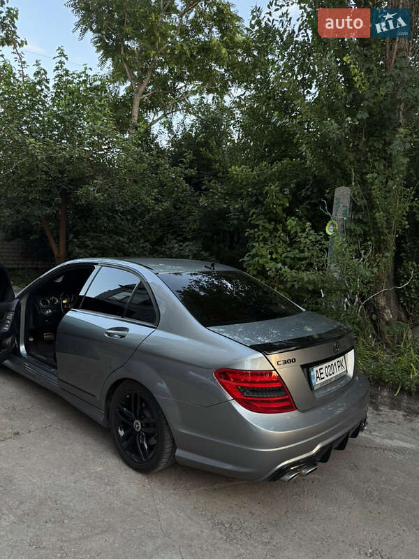Седан Mercedes-Benz C-Class 2012 в Днепре