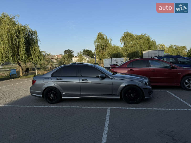 Седан Mercedes-Benz C-Class 2012 в Днепре