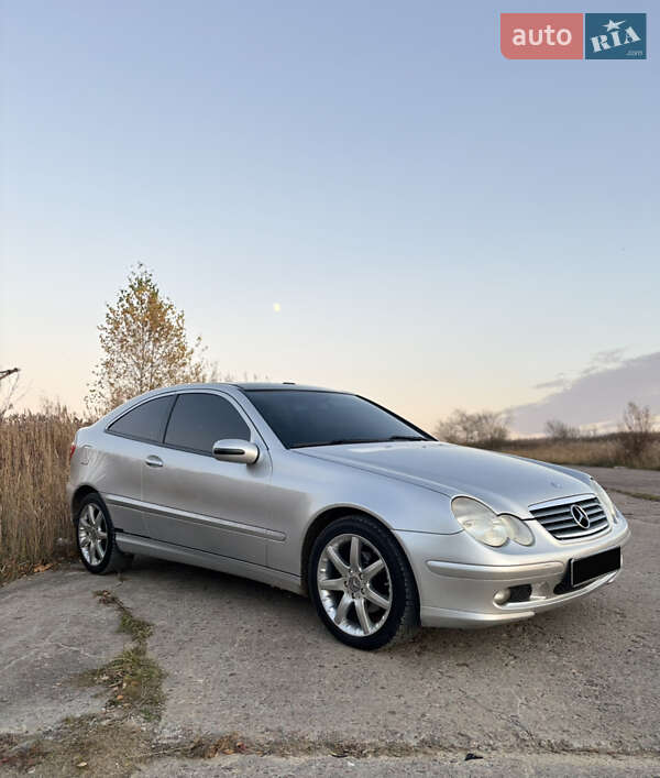 Купе Mercedes-Benz C-Class 2003 в Новояворовске