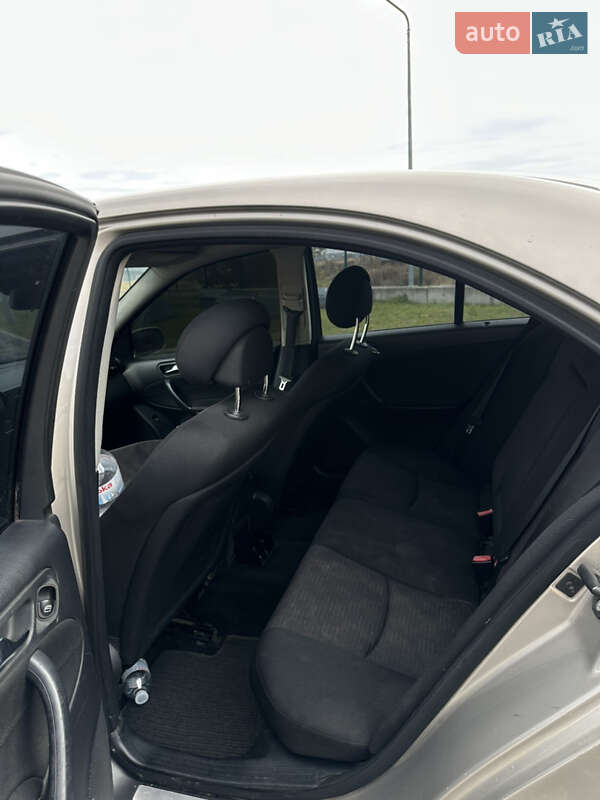 Седан Mercedes-Benz C-Class 2005 в Ровно