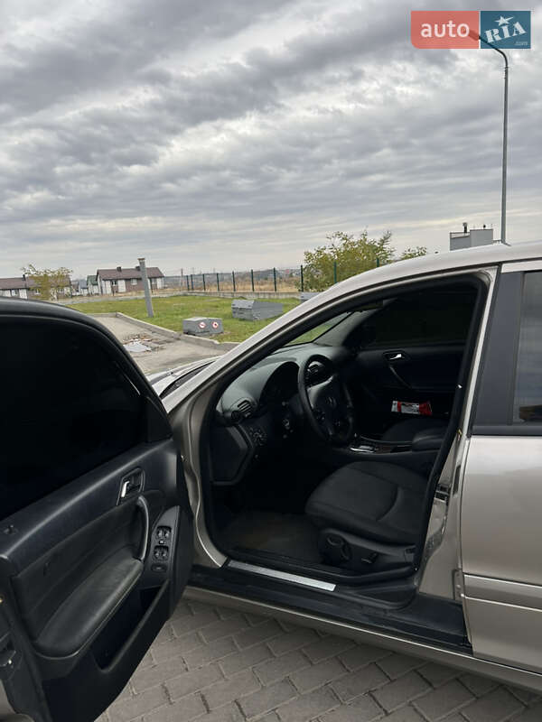 Седан Mercedes-Benz C-Class 2005 в Ровно