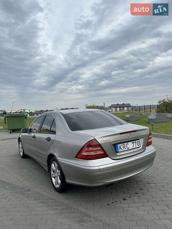 Седан Mercedes-Benz C-Class 2005 в Ровно