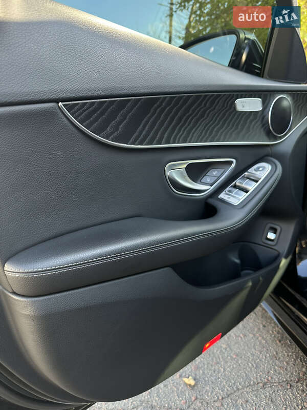 Седан Mercedes-Benz C-Class 2017 в Вишневом