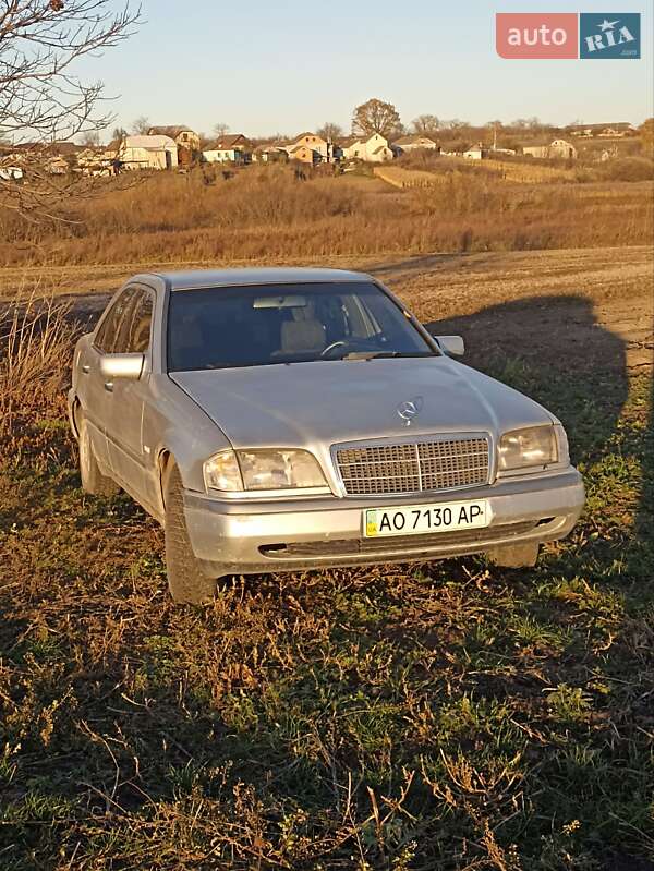 Седан Mercedes-Benz C-Class 1994 в Волочиске