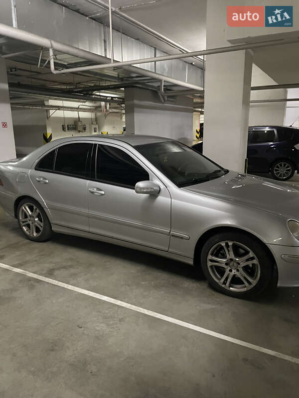 Седан Mercedes-Benz C-Class 2002 в Одессе
