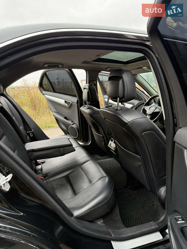 Седан Mercedes-Benz C-Class 2007 в Ровно