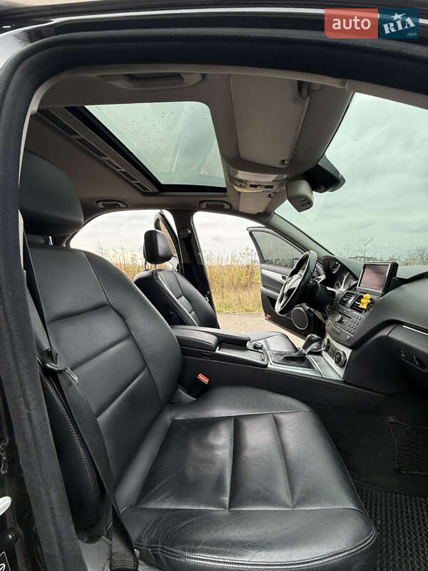 Седан Mercedes-Benz C-Class 2007 в Ровно