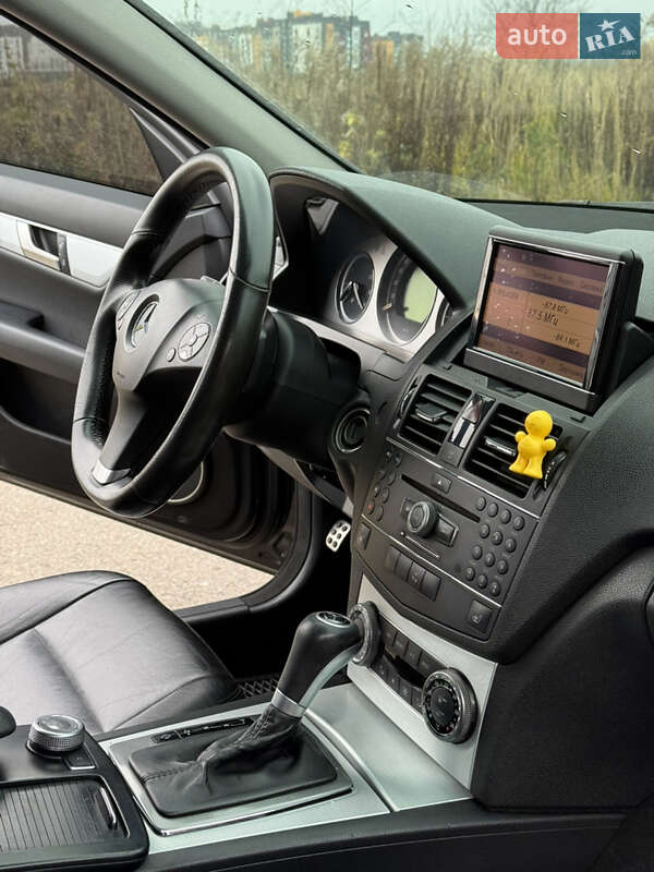 Седан Mercedes-Benz C-Class 2007 в Ровно