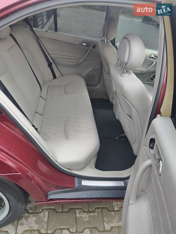 Седан Mercedes-Benz C-Class 2001 в Львові