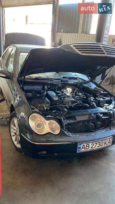 Седан Mercedes-Benz C-Class 2004 в Вінниці