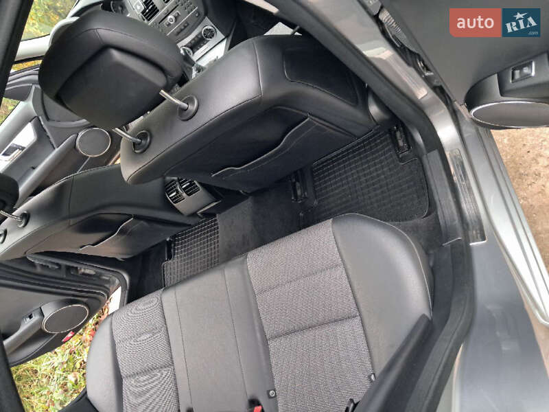 Седан Mercedes-Benz C-Class 2010 в Черкассах