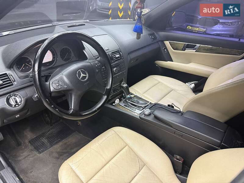 Седан Mercedes-Benz C-Class 2007 в Чернівцях