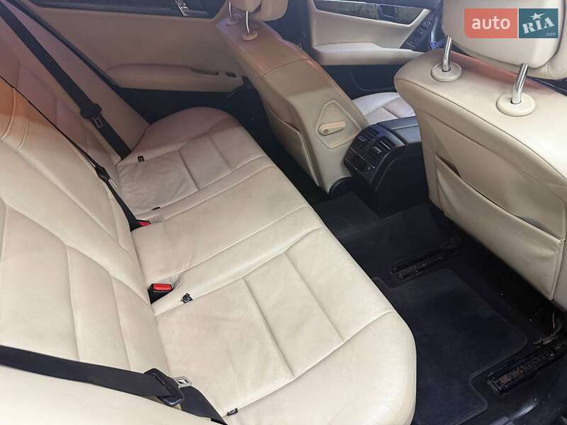 Седан Mercedes-Benz C-Class 2007 в Чернівцях