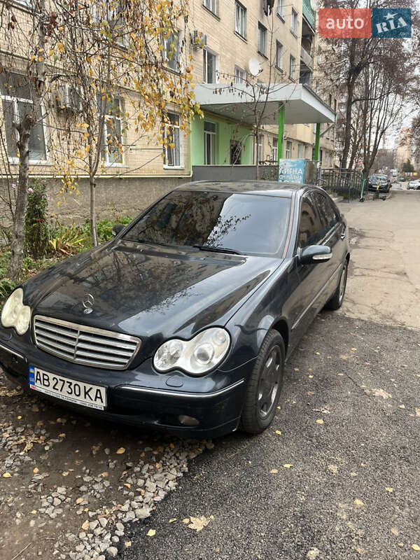 Седан Mercedes-Benz C-Class 2004 в Вінниці