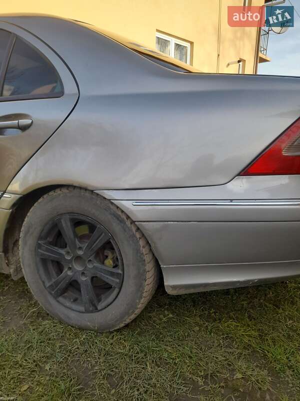 Седан Mercedes-Benz C-Class 2003 в Стрые фото 11 Седан Mercedes-Benz C-Class 2003 в Стрые