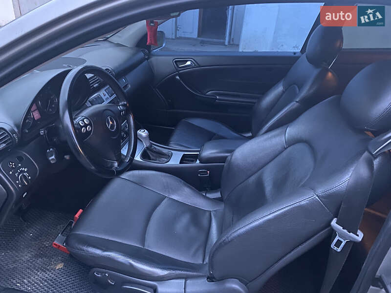 Купе Mercedes-Benz C-Class 2005 в Тростянце