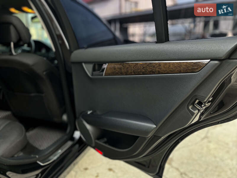 Универсал Mercedes-Benz C-Class 2011 в Черновцах фото 20 Универсал Mercedes-Benz C-Class 2011 в Черновцах