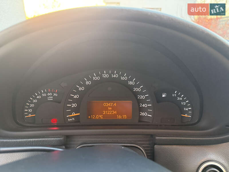 Седан Mercedes-Benz C-Class 2003 в Львові фото 13 Седан Mercedes-Benz C-Class 2003 в Львові