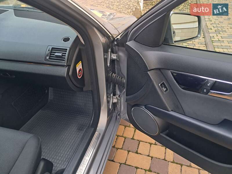 Универсал Mercedes-Benz C-Class 2008 в Могилев-Подольске