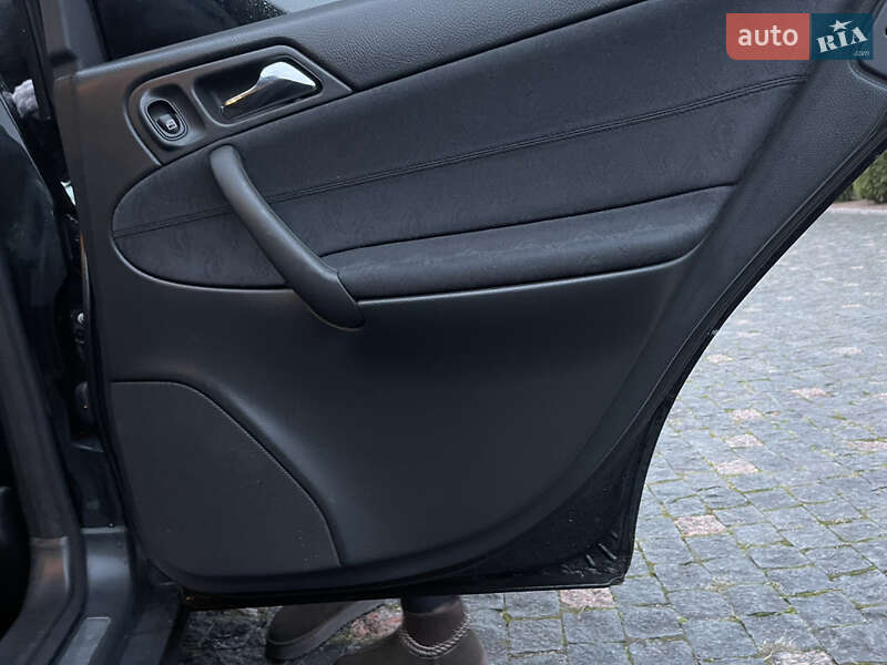 Седан Mercedes-Benz C-Class 2003 в Житомирі фото 30 Седан Mercedes-Benz C-Class 2003 в Житомирі