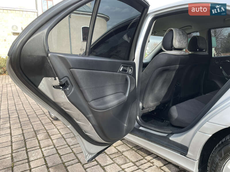 Седан Mercedes-Benz C-Class 2004 в Надвірній