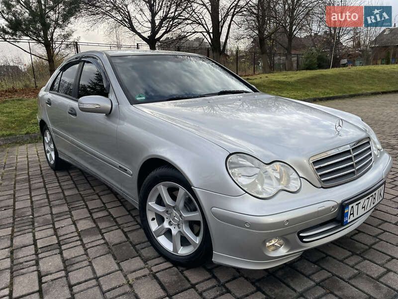 Седан Mercedes-Benz C-Class 2004 в Надвірній