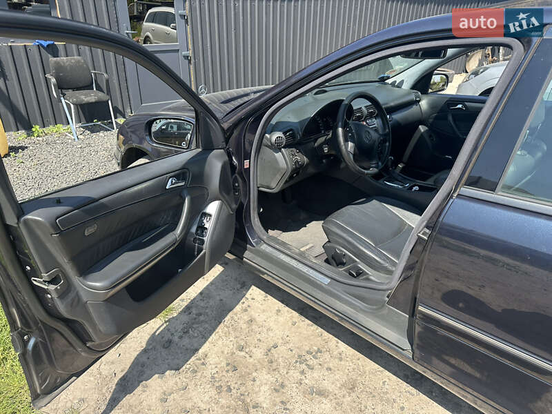 Седан Mercedes-Benz C-Class 2003 в Дерно фото 24 Седан Mercedes-Benz C-Class 2003 в Дерно