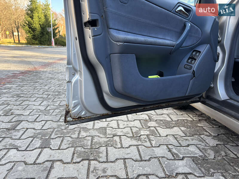 Седан Mercedes-Benz C-Class 2002 в Ивано-Франково фото 14 Седан Mercedes-Benz C-Class 2002 в Ивано-Франково