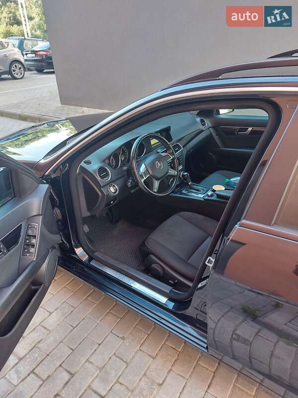 Універсал Mercedes-Benz C-Class 2011 в Львові