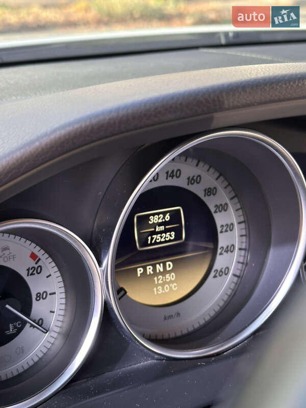 Седан Mercedes-Benz C-Class 2011 в Киеве