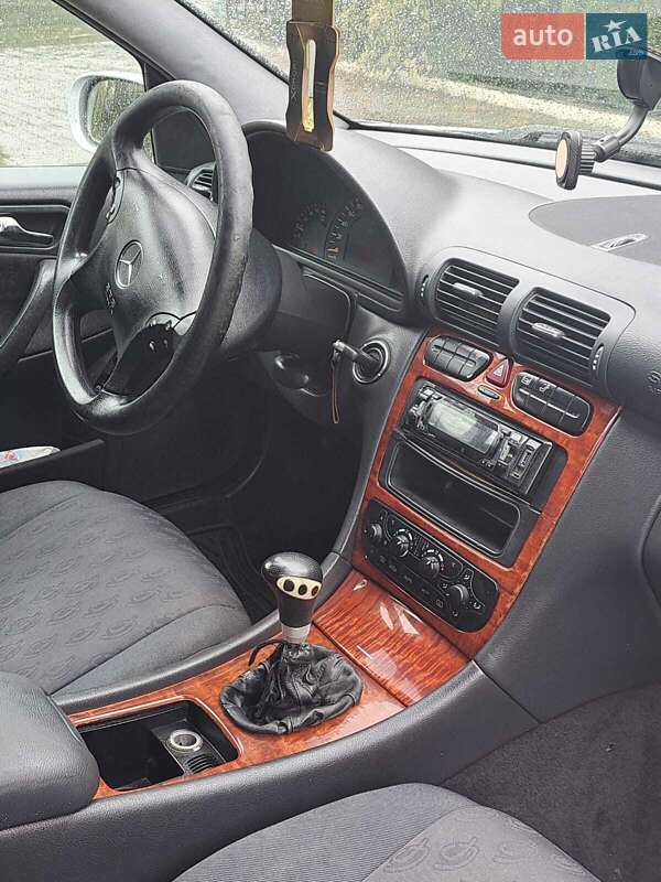 Седан Mercedes-Benz C-Class 2003 в Малинцах