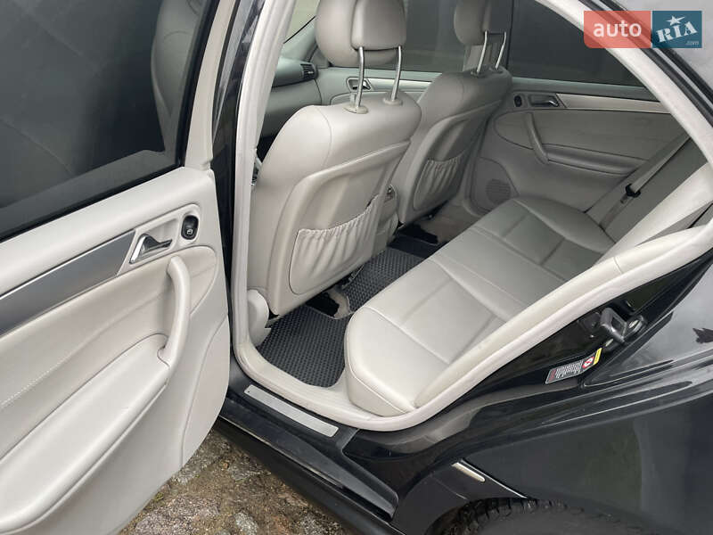 Седан Mercedes-Benz C-Class 2004 в Умані