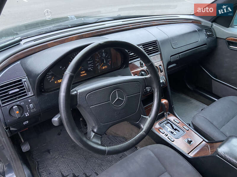 Седан Mercedes-Benz C-Class 1995 в Одессе