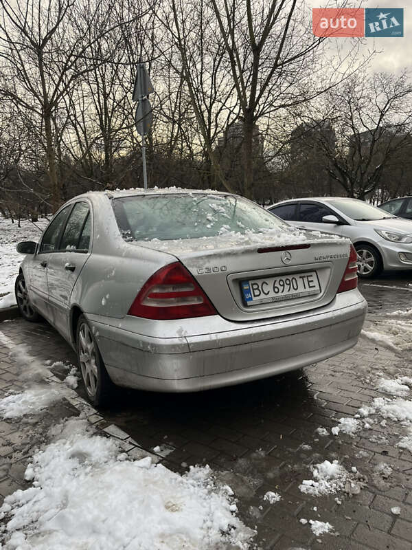 Седан Mercedes-Benz C-Class 2002 в Львові