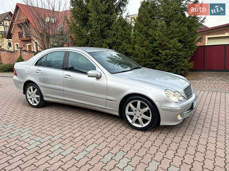Седан Mercedes-Benz C-Class 2004 в Черновцах