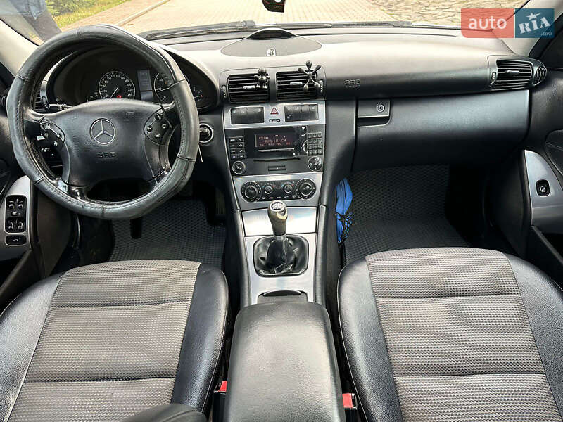 Седан Mercedes-Benz C-Class 2004 в Черновцах