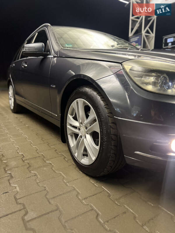 Универсал Mercedes-Benz C-Class 2010 в Тернополе