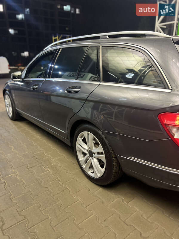 Универсал Mercedes-Benz C-Class 2010 в Тернополе