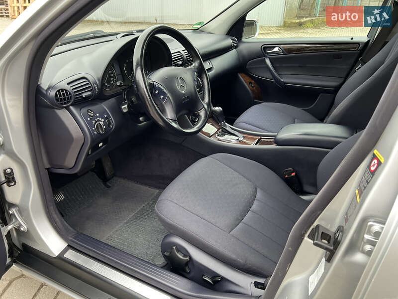 Седан Mercedes-Benz C-Class 2005 в Надвірній