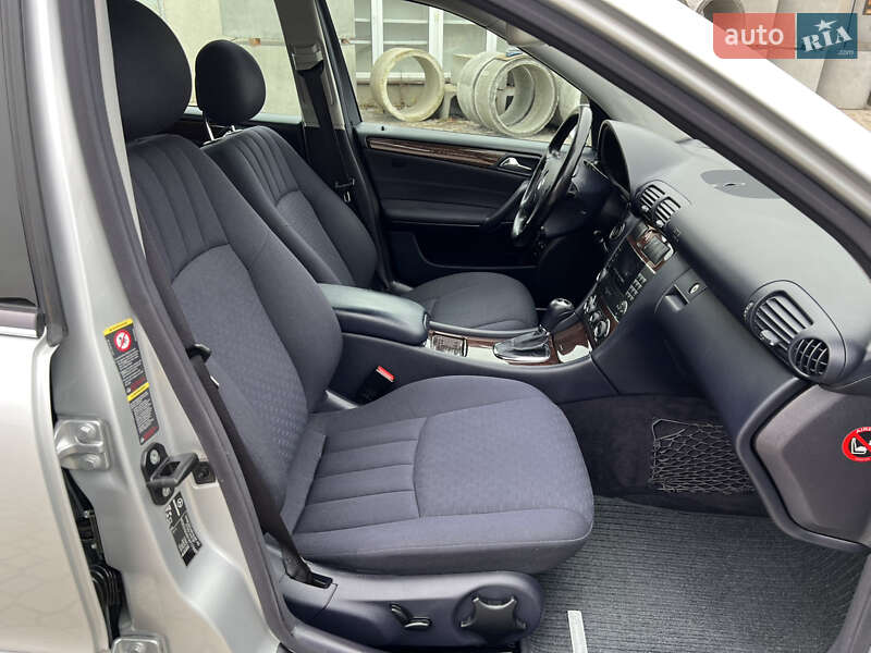 Седан Mercedes-Benz C-Class 2005 в Надвірній