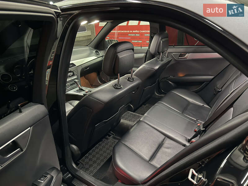 Седан Mercedes-Benz C-Class 2011 в Киеве