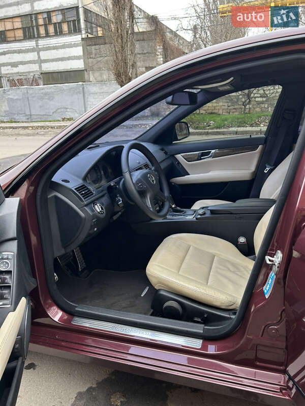 Седан Mercedes-Benz C-Class 2007 в Николаеве