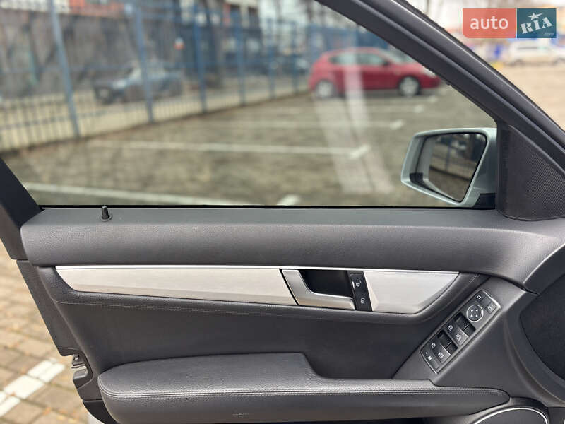 Универсал Mercedes-Benz C-Class 2012 в Ужгороде
