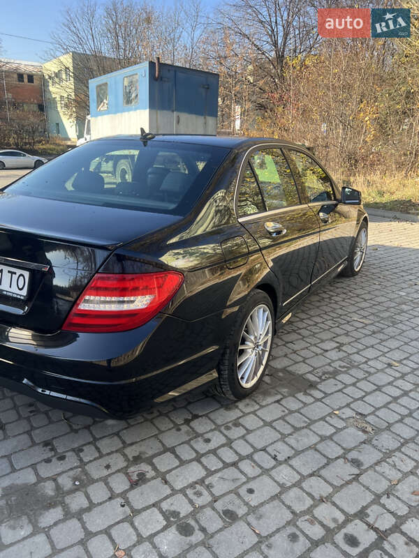 Седан Mercedes-Benz C-Class 2012 в Львове