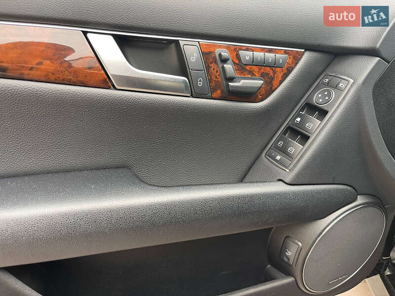 Седан Mercedes-Benz C-Class 2011 в Києві