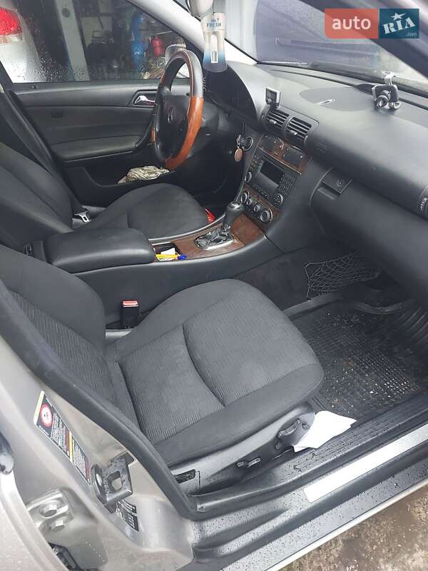 Универсал Mercedes-Benz C-Class 2005 в Киеве фото 10 Универсал Mercedes-Benz C-Class 2005 в Киеве